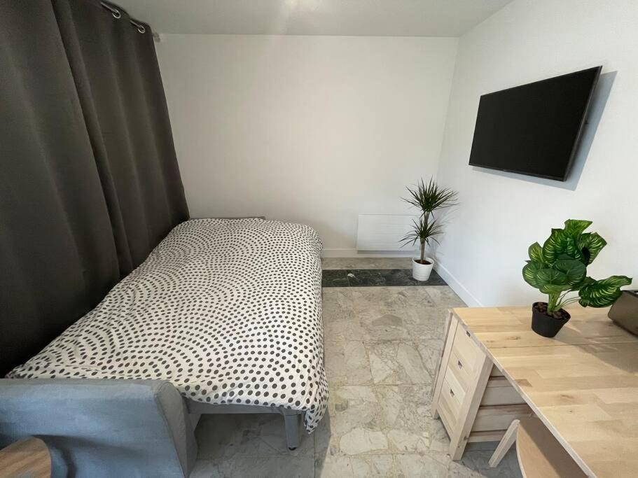 Joli T2, Terrasse Et Jardin, Ideal Pour Familles, A 15 Min De L'Aeroport Roissy Cdg Tremblay-en-France Exterior photo